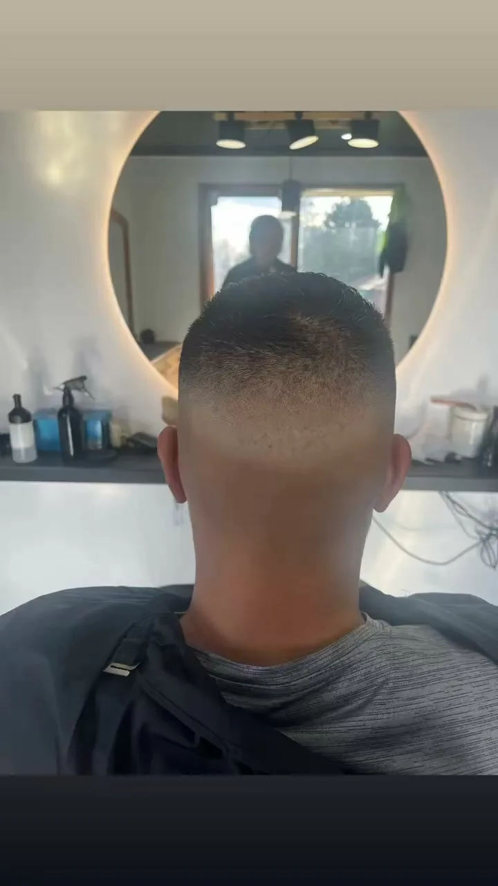 Tight buzz fade — backlit round LED mirror station